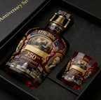 250th Anniversary whisky decanter and glass set – detail view 4